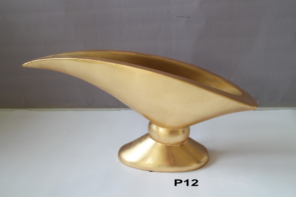 ואזה פולירייזן בצורת גביע אובלי בצבע זהב
