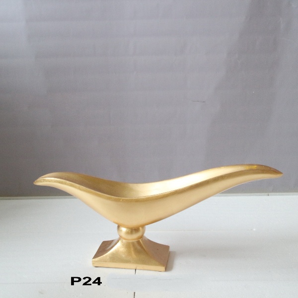 ואזה פולירייזן בצורת ציפור גדולה בצבע זהב