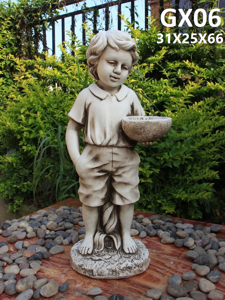 פסל גינה – ילד מחזיק קערה