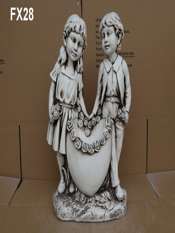 פסל גינה – 2 ילדים עם לב