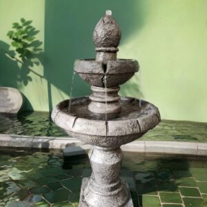 מזרקת עמוד קלאסית עם שני מפלסים – דגם BA21 | צבע אפור טבעי | גובה 98 ס"מ