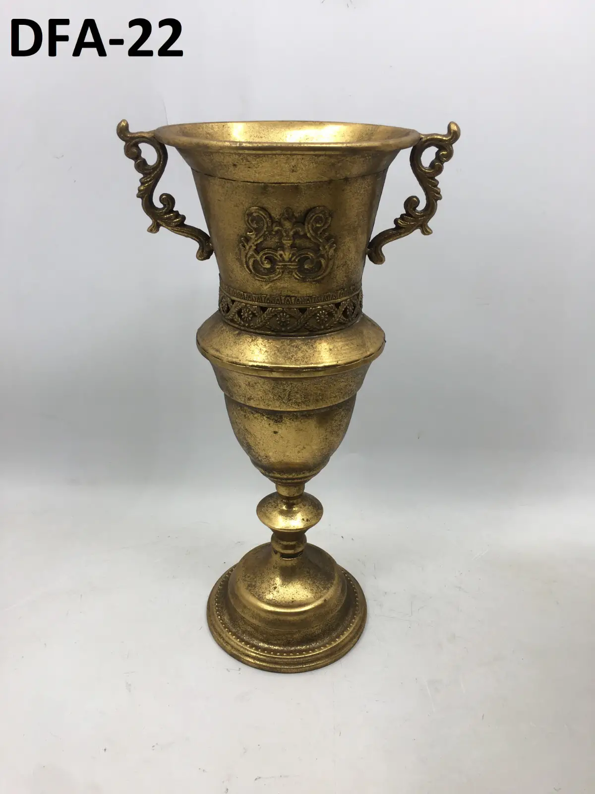 ואזה גביע צר סגור עם ידיות והבלטה