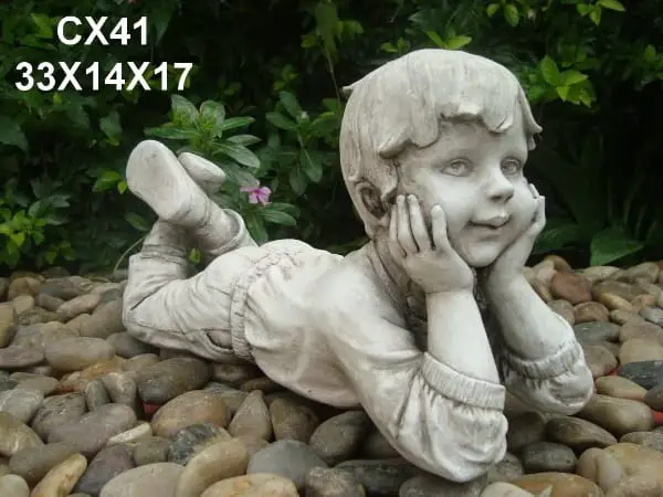 פסל גינה - הילד החושב