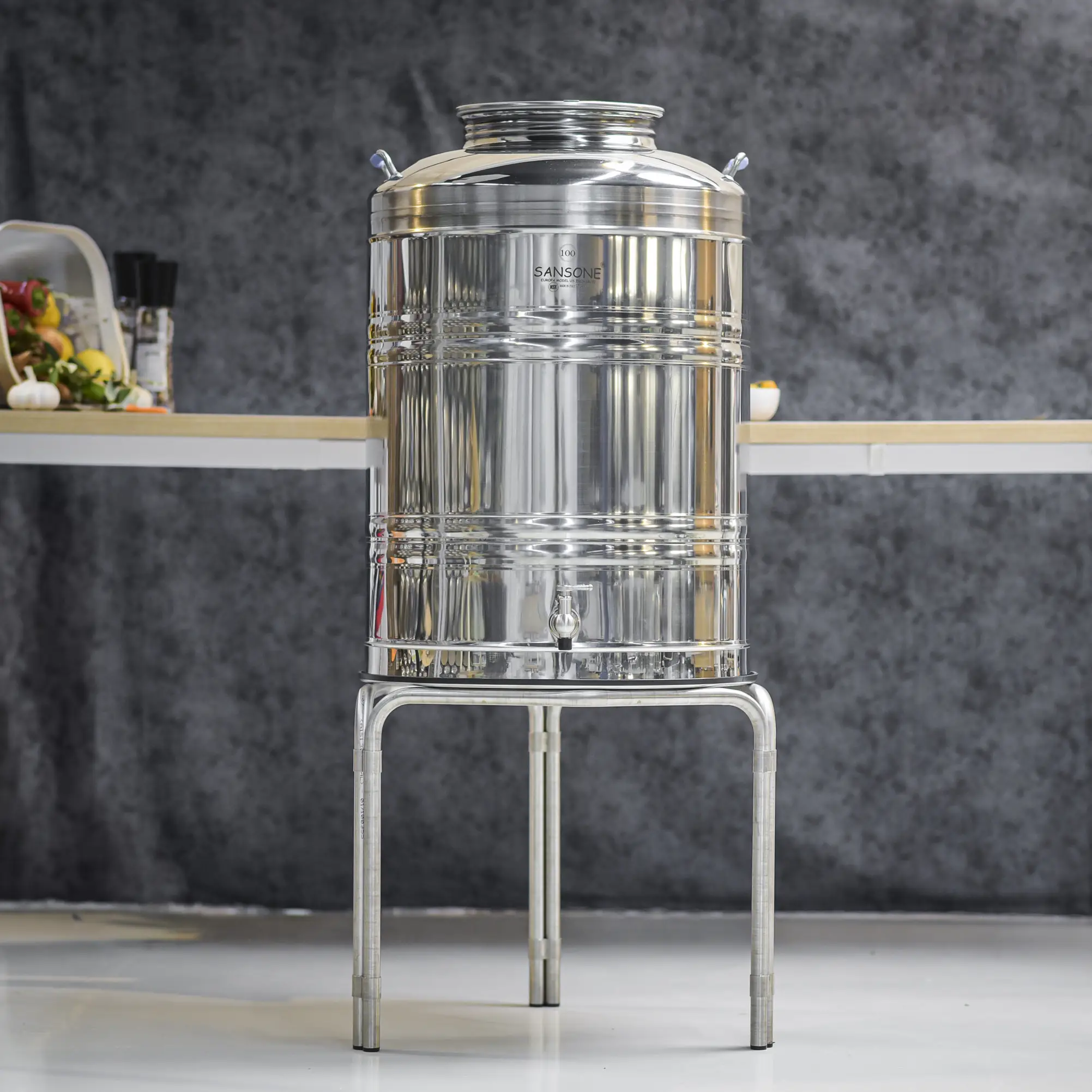 מיכל נירוסטה לשמן זית 100 ליטר כולל מעמד ברזל פרימיום